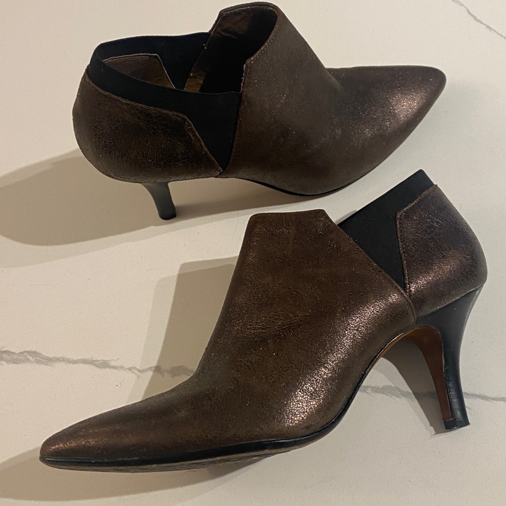Donald Pliner chocolate bronze booties, Size 6.5
